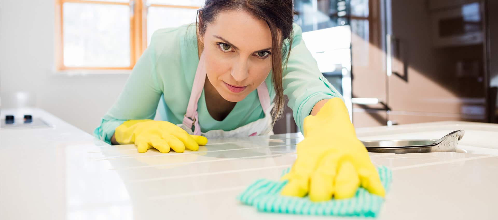 Spotless Florida professional maid cleaning a Tallahassee home interior