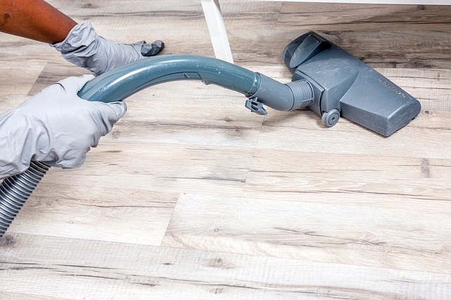 Spotless Florida maid cleaning an Orlando home kitchen